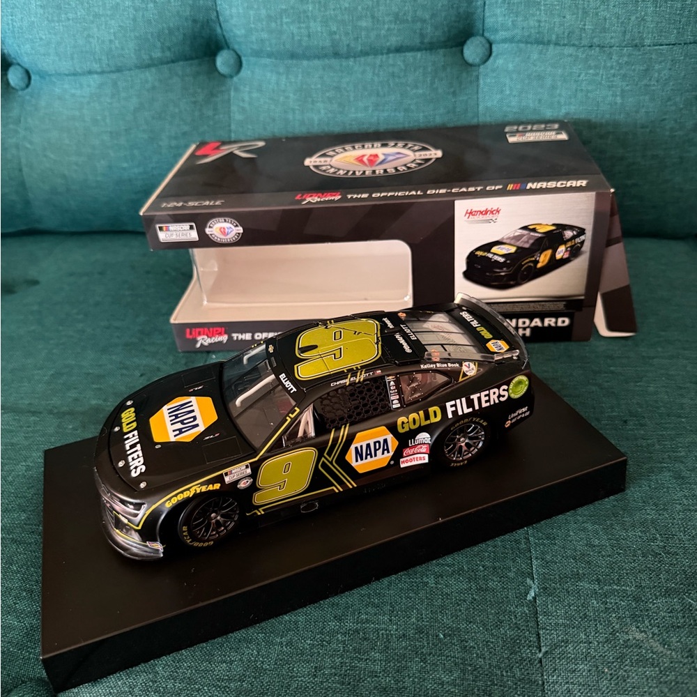 Chase Elliott Napa 2023 gold filter Diecast